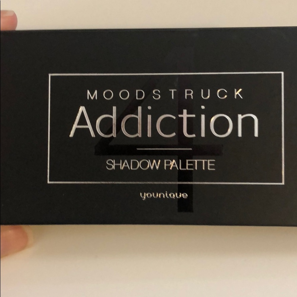 Younique Moodstruck Addiction Shadow Palette 4